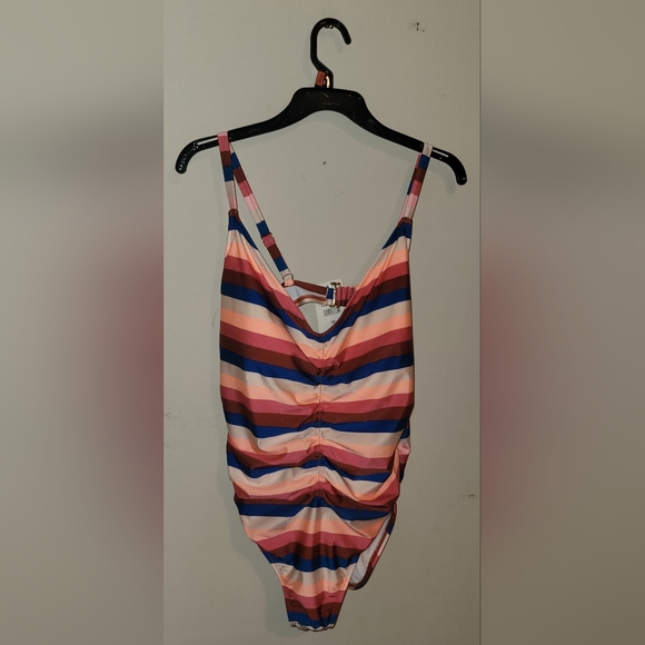 ISLAND RAYS SWIMSUIT - Picture 1 of 7